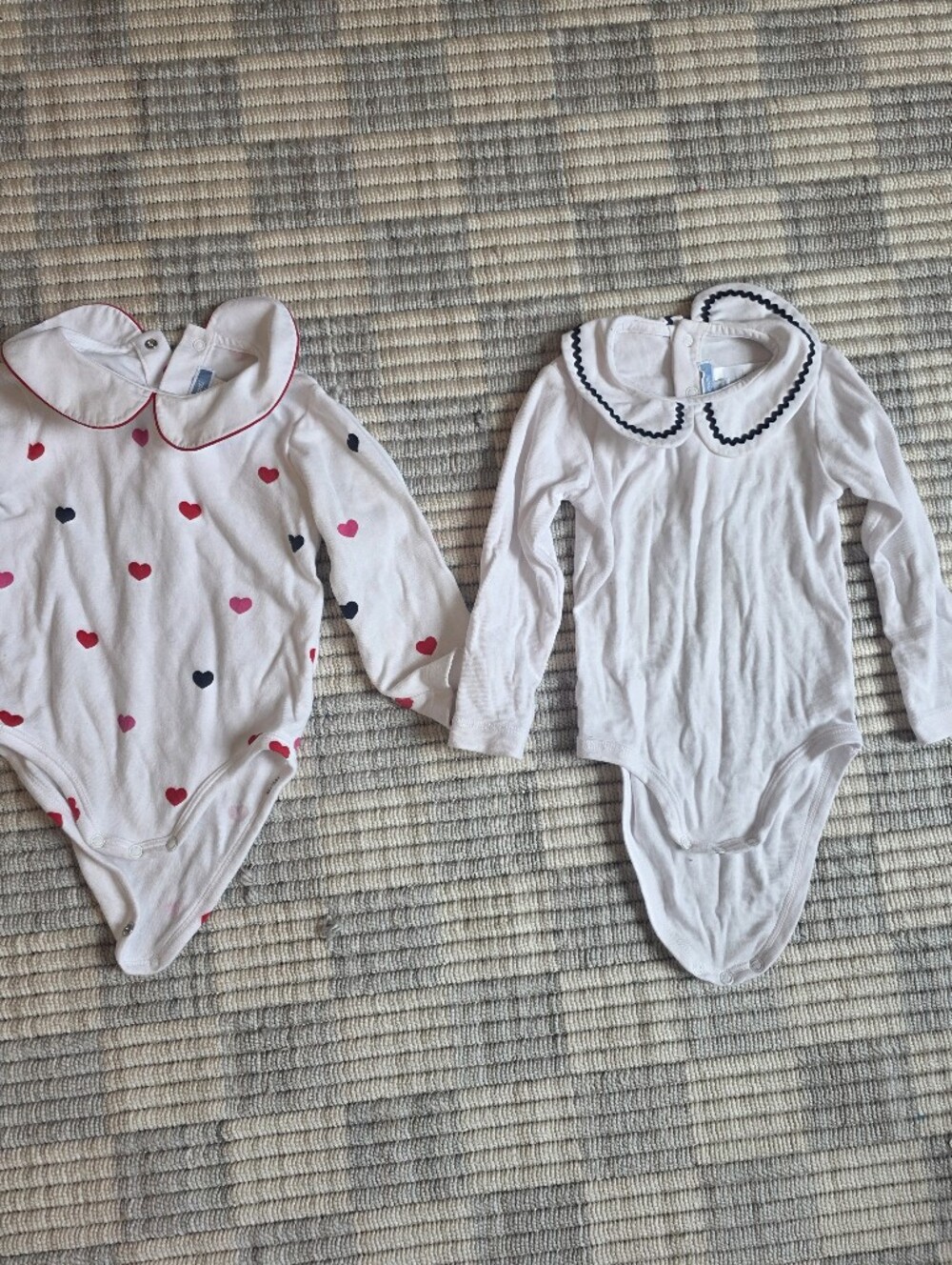 Jacadi Long-Sleeve Baby Onesie Bodysuits with Heart Print and Peter Pan Collar